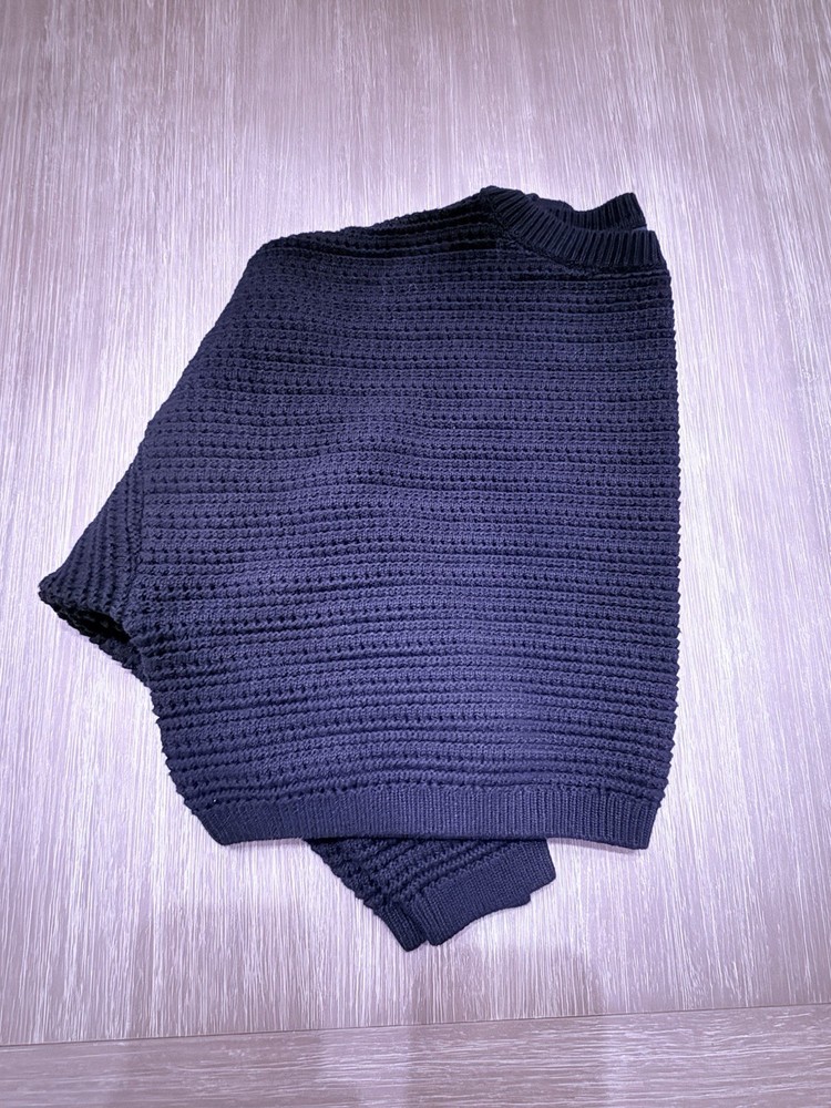 Ladies Black Gap Sweater Size Large