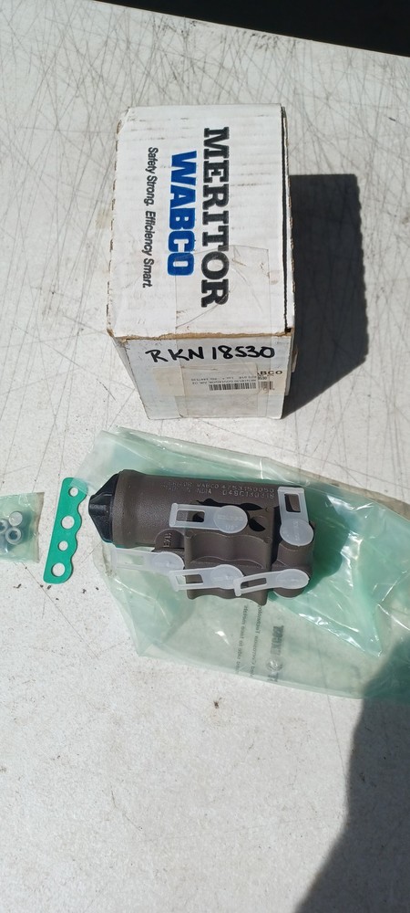 MERITOR AIR BRAKE / COMPRESSOR GOVERNOR RKN18530