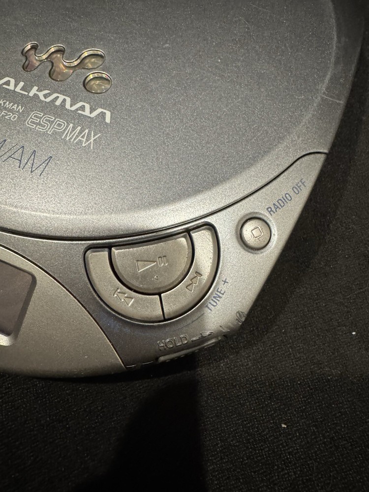 Sony CD Walkman D-F20 (READ DESCRIPTION)