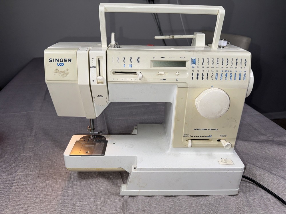 Singer LCD Model 9334 Sewing Machine