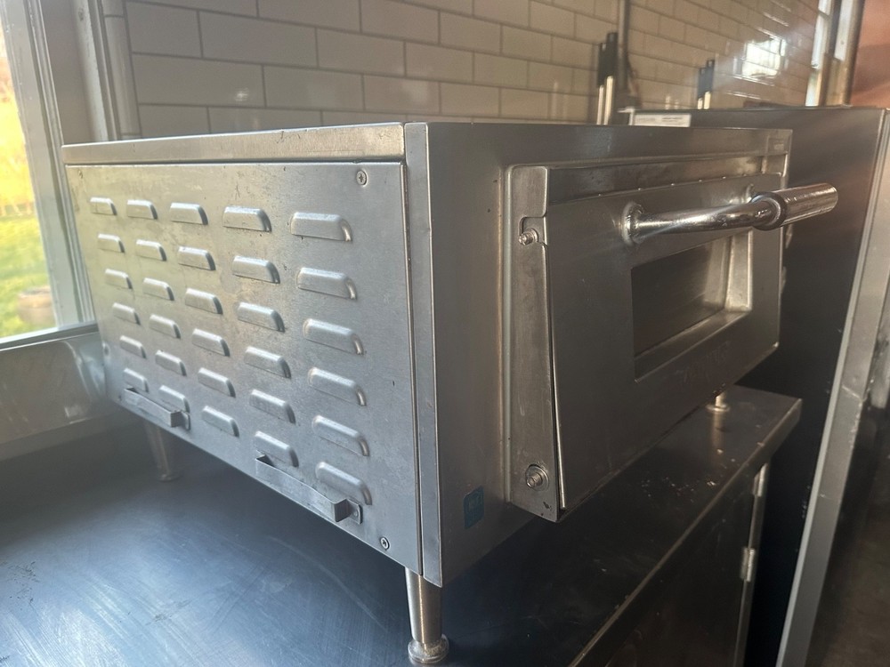 Waring WPO500 Countertop Single Multi-Purpose Deck Oven - 120v