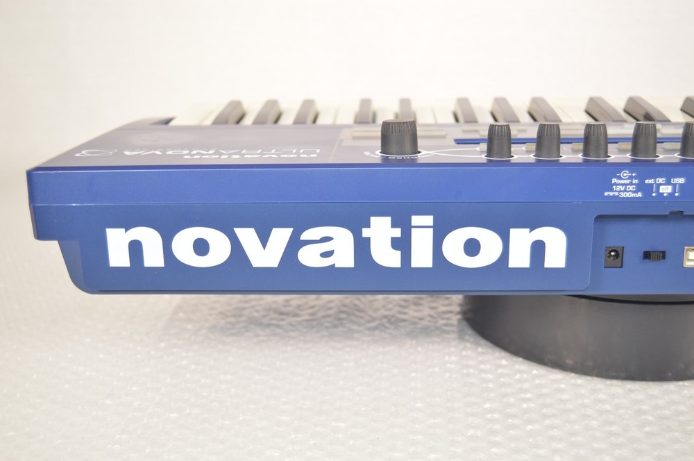 Novation ULTRANOVA Synthesizer Vocoder Blue Keyboard Tested W \ Soft Case Mic