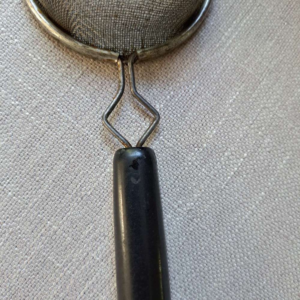 VINTAGE Mesh Strainer W/ White & Blue Tulip Handle