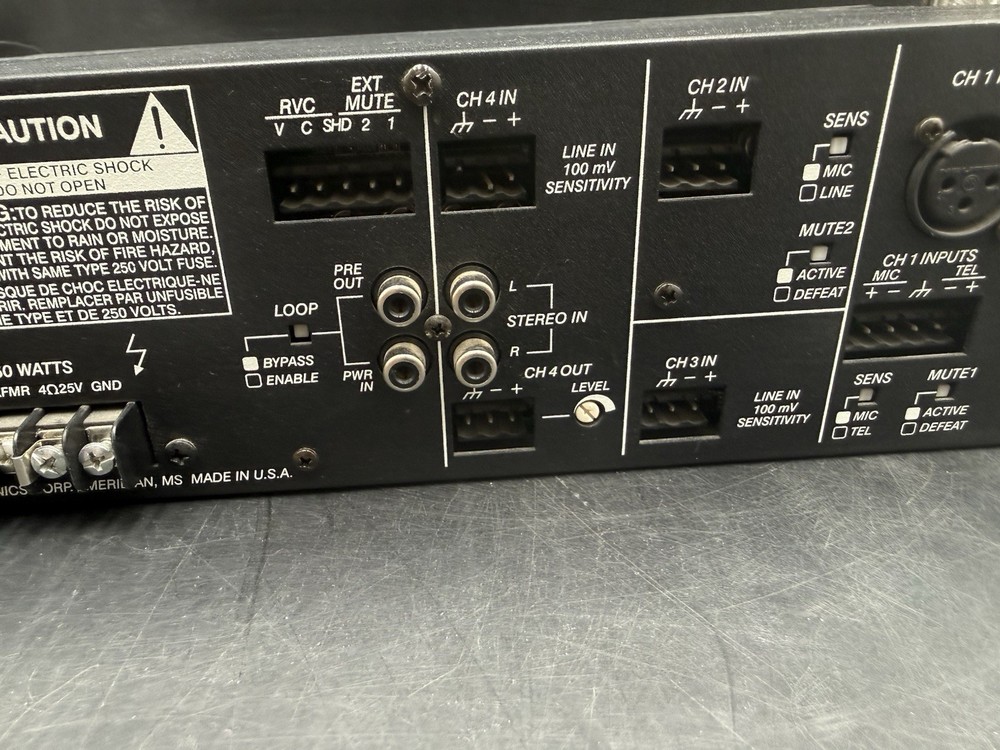 Peavey UMA 1502 150W 4 Input Mixer Amplifier TESTED