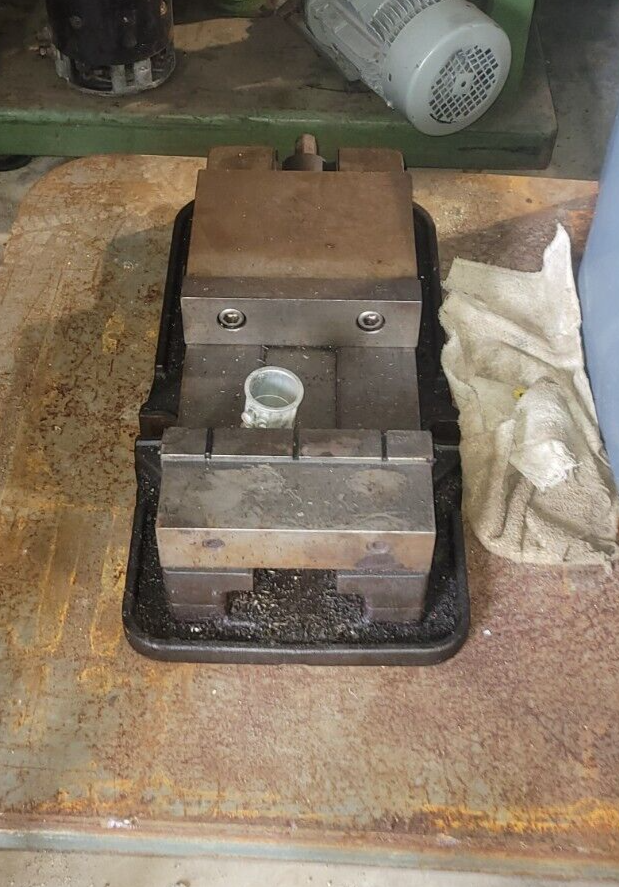 8" Kurt D80 Angle Lock Milling Machine Vise w/Jaws - No Handle
