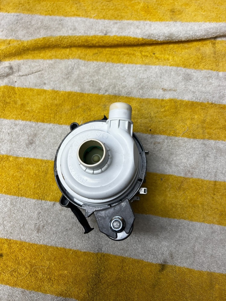 Bosch 00442548 Dishwasher Pump Circulating, Plastic damage