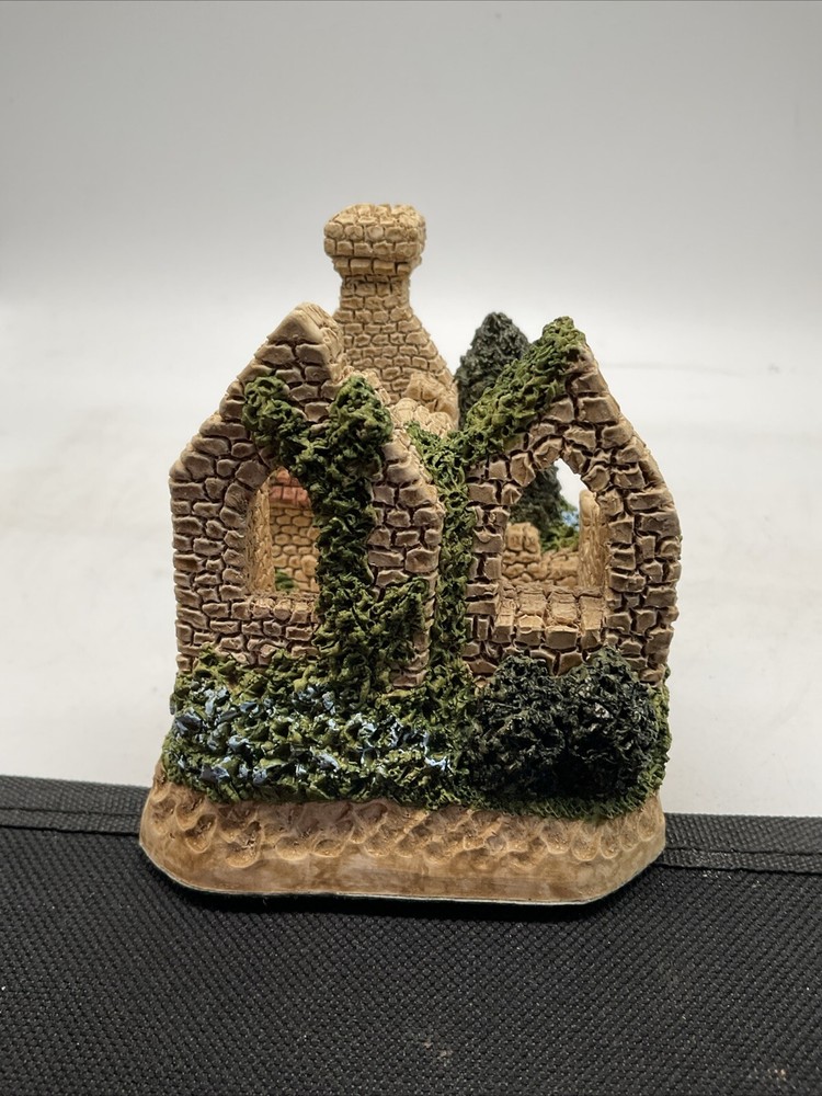 The Abbey - 1996 David Winter - Includes Box & COA
