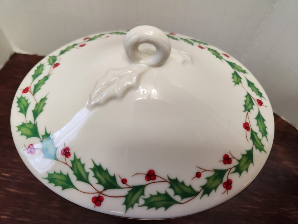 LENOX HOLIDAY DIMENSION COLLECTION COVERED CANDY DISH WITH BOX