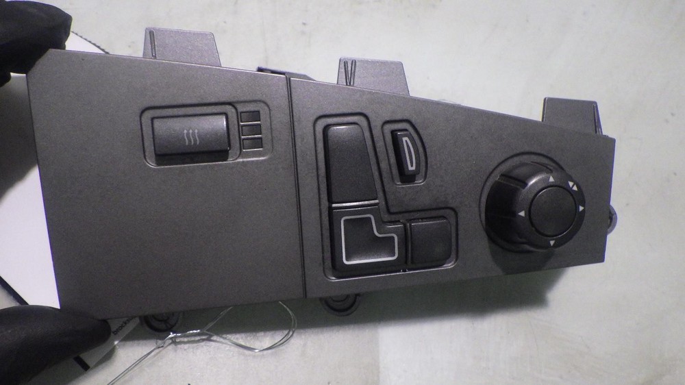 02 BMW 745i PASSENGER SIDE SEAT CONTROLS