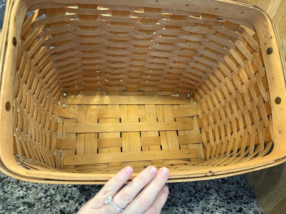 Longaberger , magazine basket, excellent condition