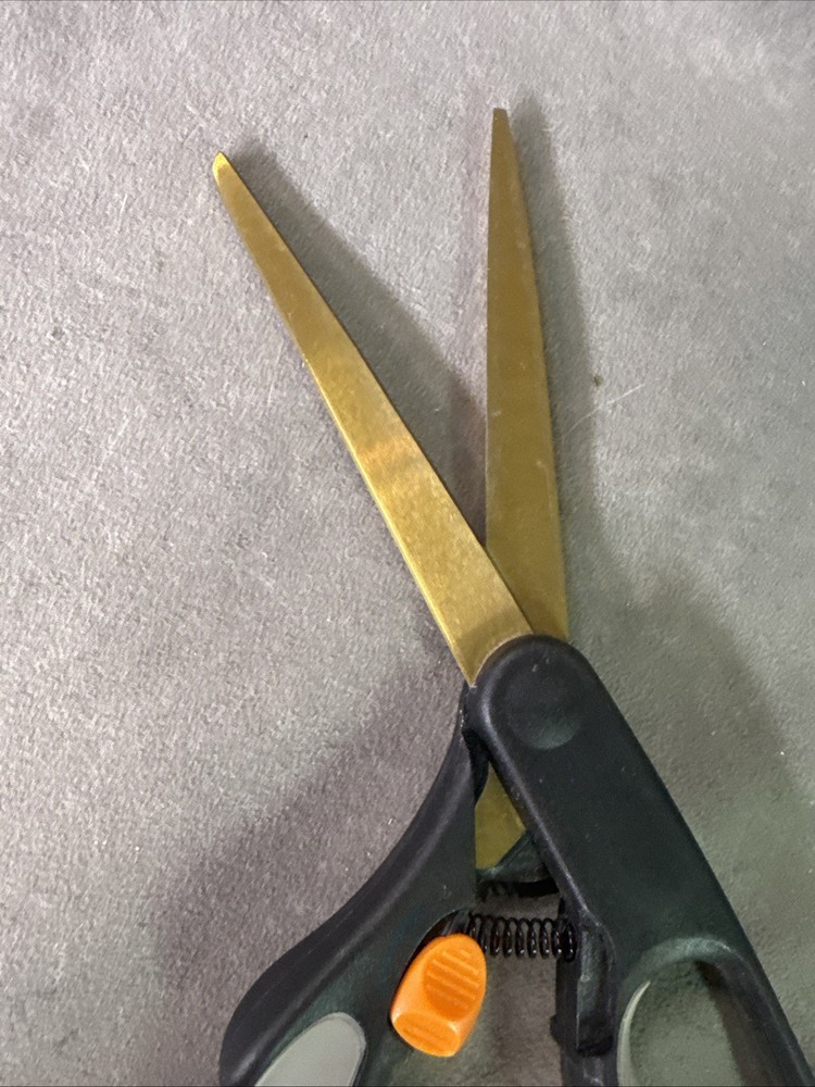 Fiskars Softouch Microtip Pruning Snips With Safety Lock