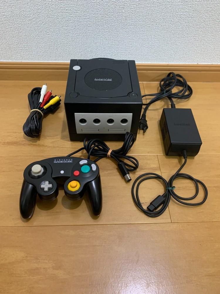 Nintendo GameCube Console + Controller + Accessory NTSC-U/C (US/Canada) DOL-001
