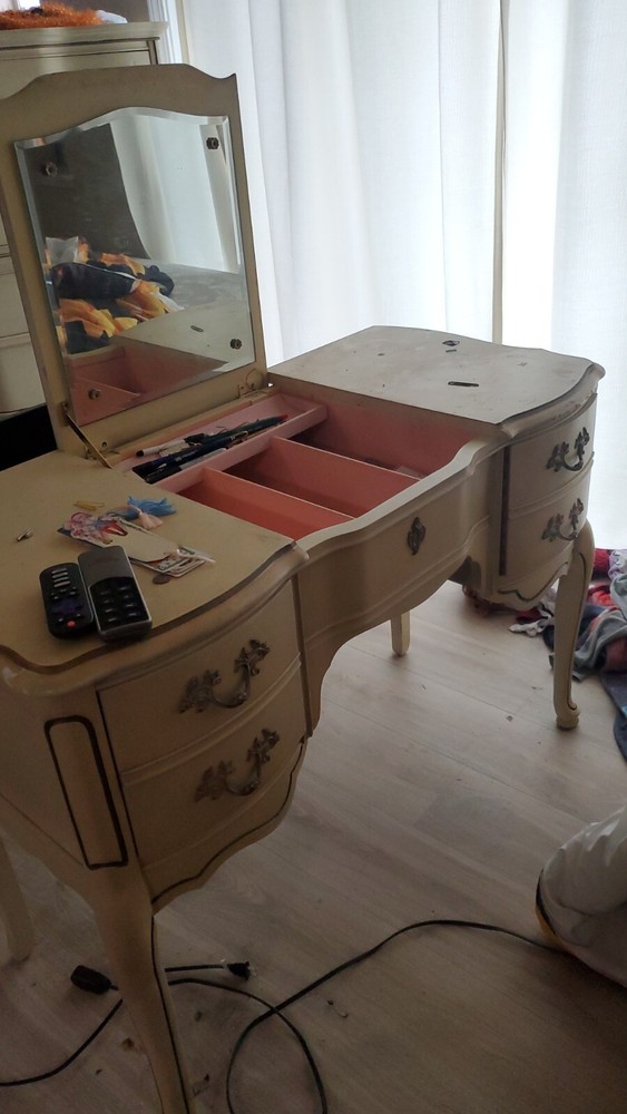 Versailles Collection Group Antique Vanity Table