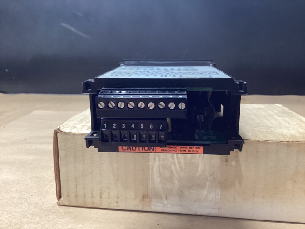 RED LION CONTROLS IMD1 DIGITAL PANEL VOLTAGE METER, #114A110PR2*CO