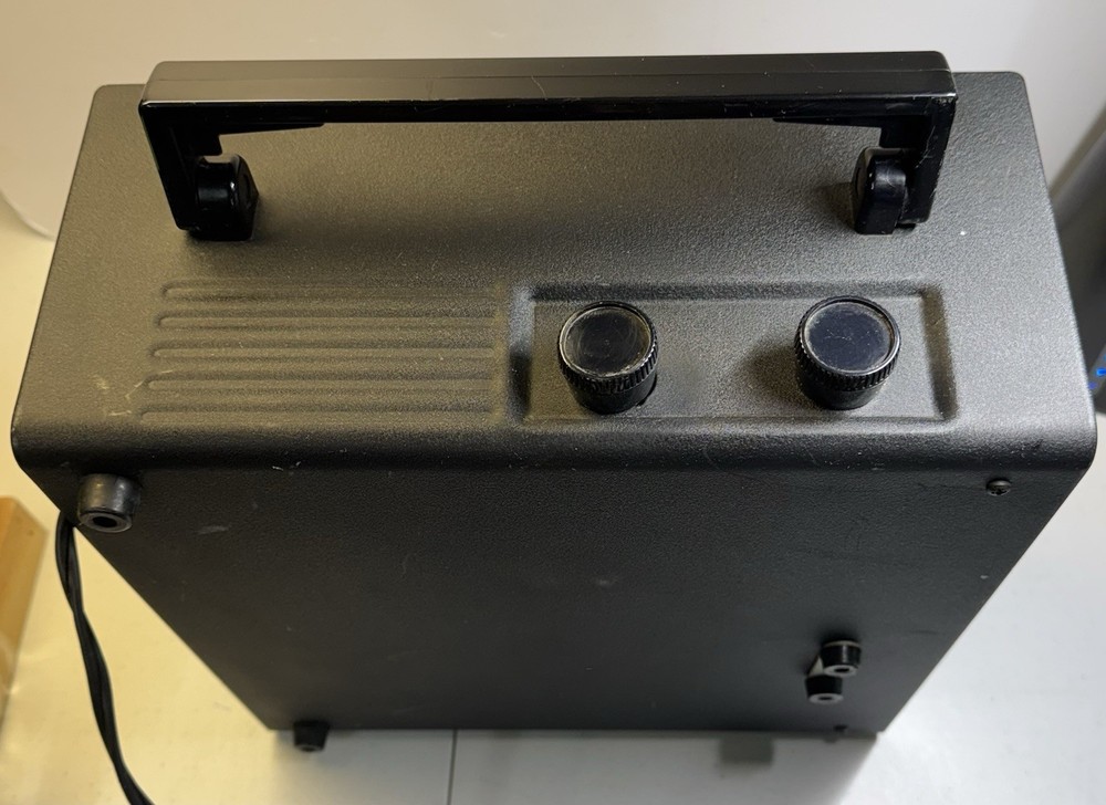BELL & HOWELL 726 portable slide projector – it powers up