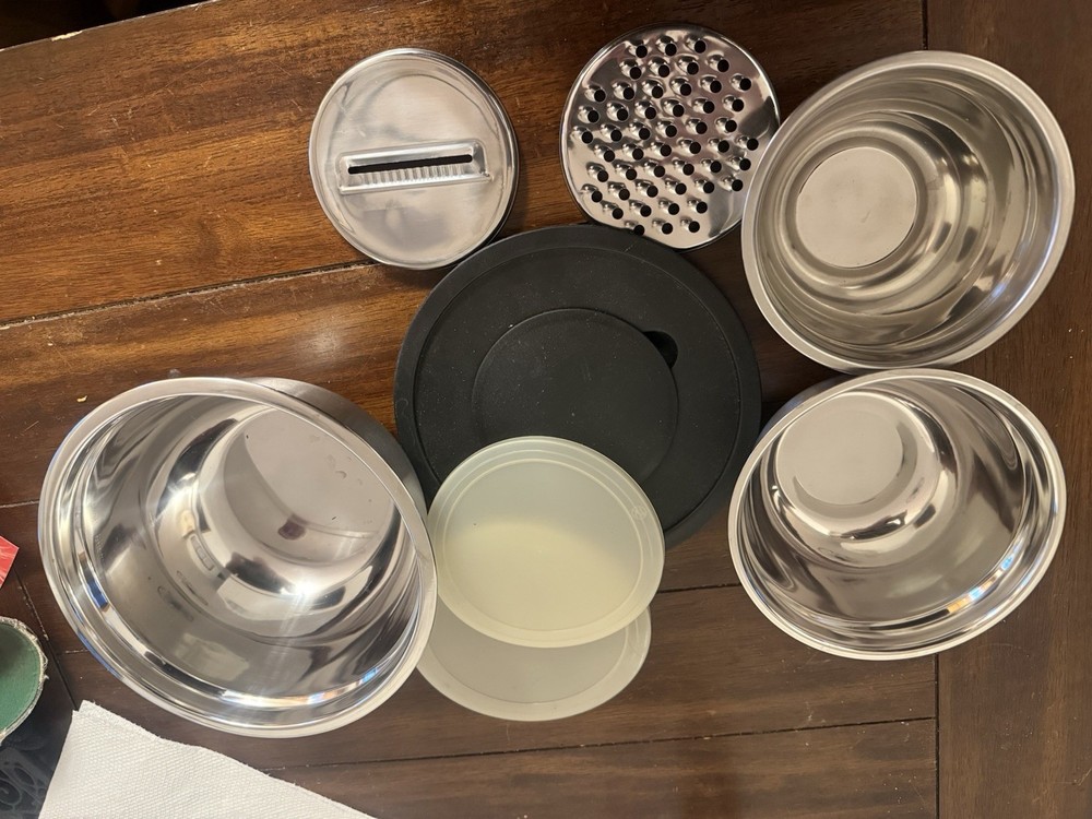 Nesting Mixing Bowl Set With Lids Graters