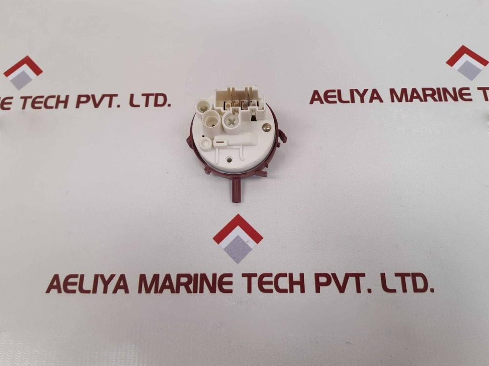 Electrolux 4718861-01 level guard