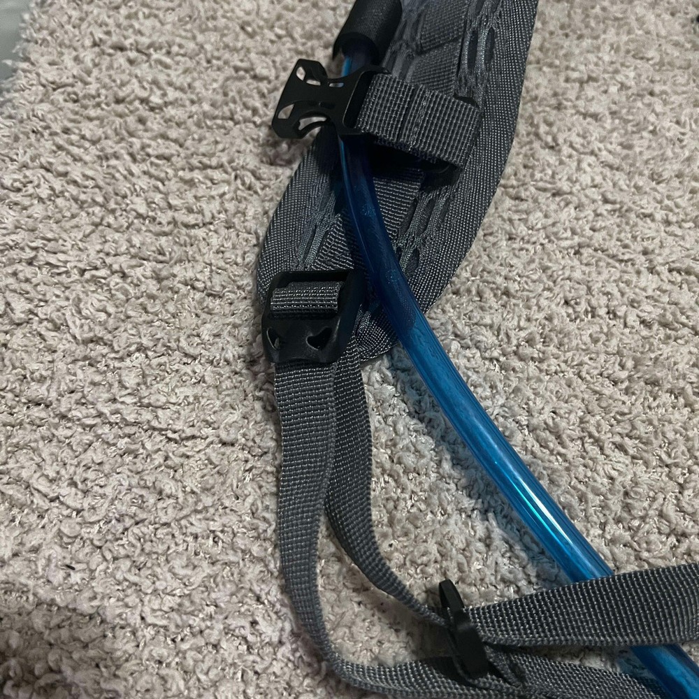 Vibrelli Water Hydration Bag/Backpack 2.0L, W/Adjustable Straps & Cargo Net Blue
