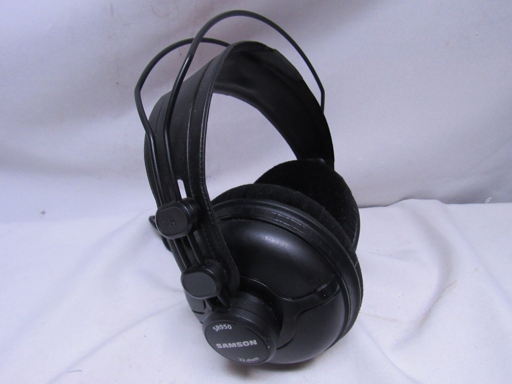 Samson SR950 Studio Headphones