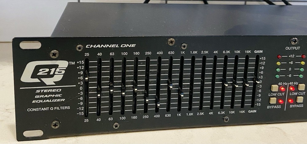 PEAVEY..Q-215...Professional EQ 16 band Graphic Equalizer