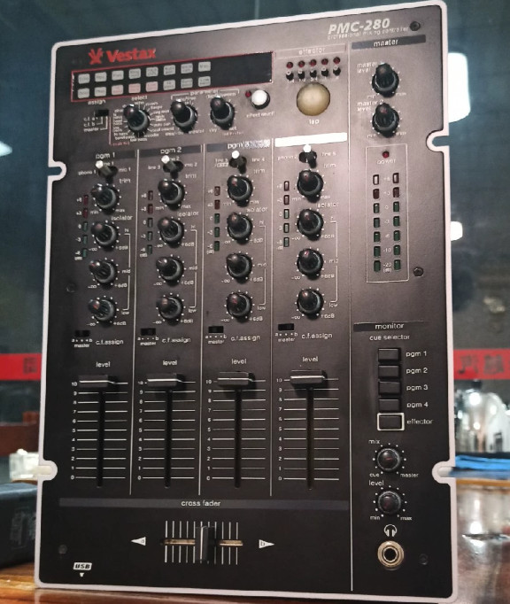 1pcs Vestax PMC-280 Mixing Console