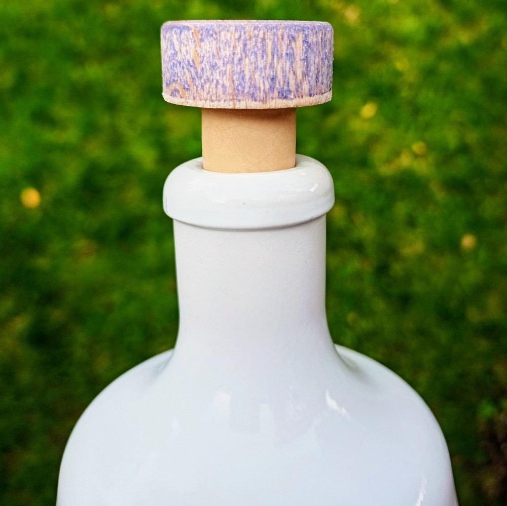 White Rock Rose Gin Ceramic 700ml Empty Bottle (great condition) Bar