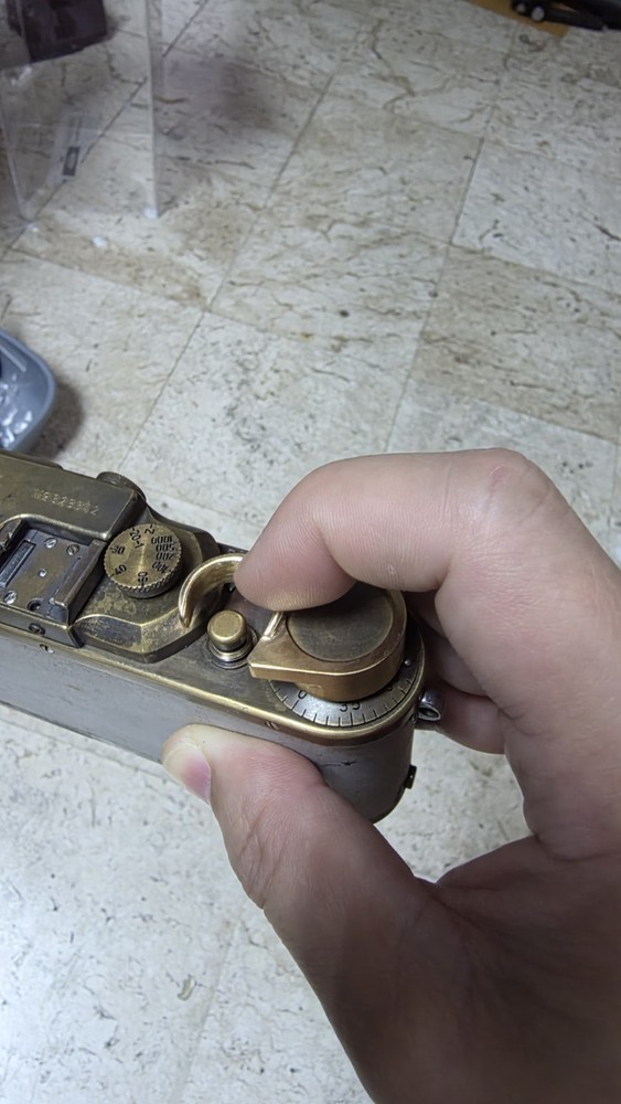 leica rapid advance lever shutter camera