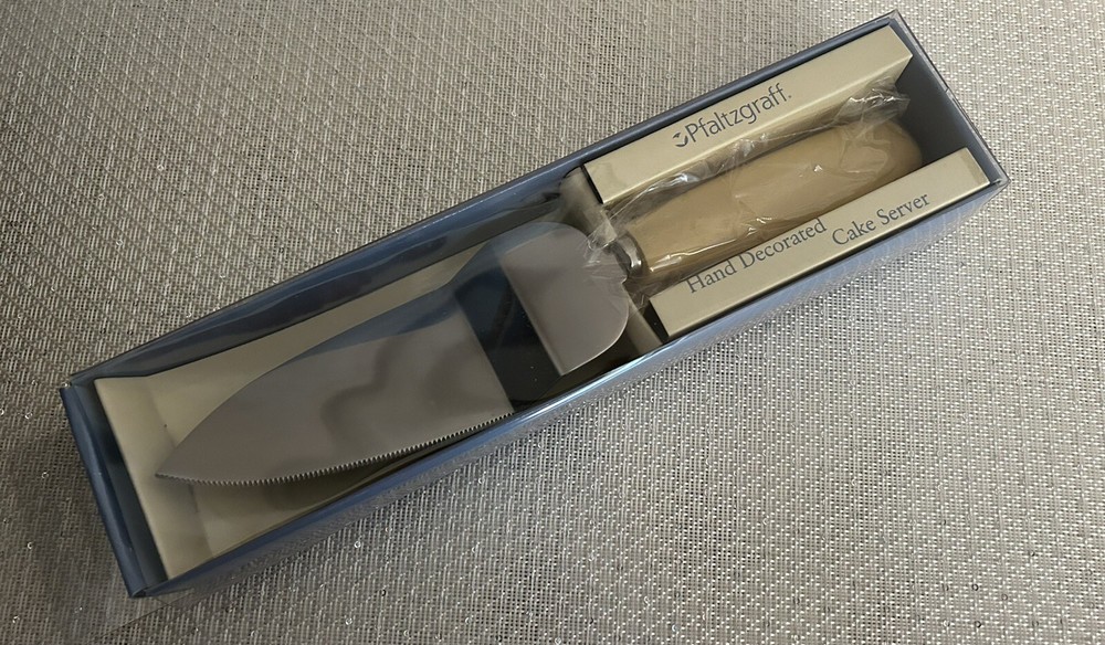 Pfaltzgraff Cake Server - new in box Cappuccino Pattern, wood handle