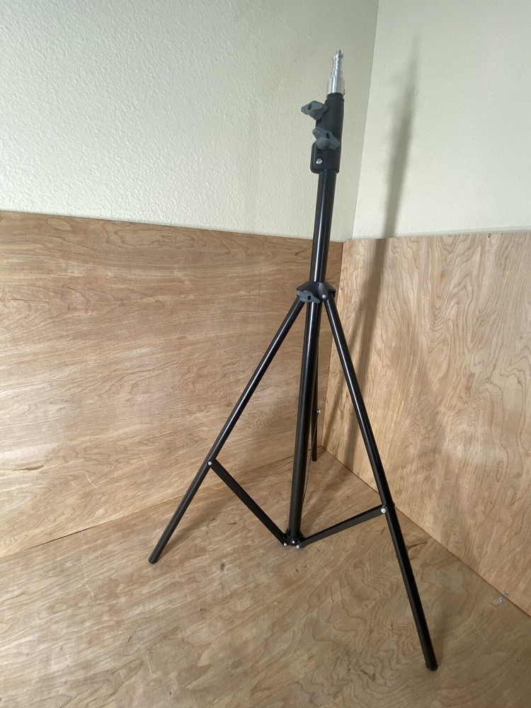 Light Stand Tripod 6ft (max size)