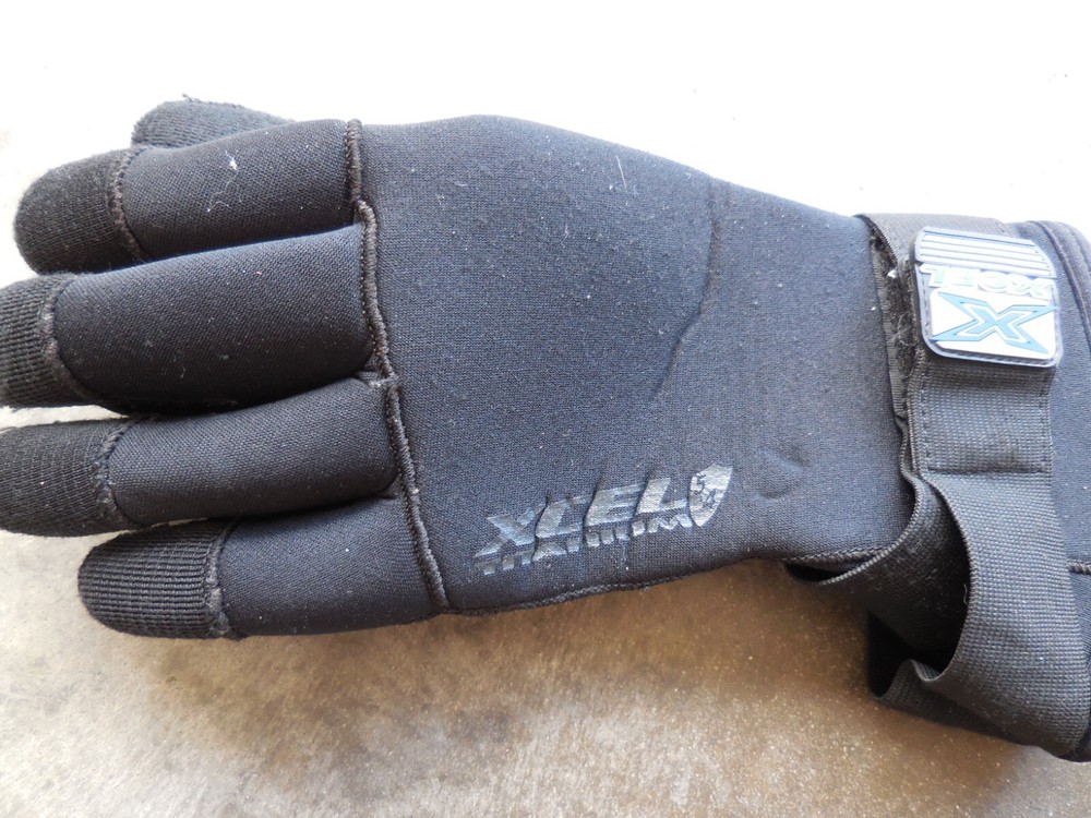 XCEL Titanium 2 MM medium dive gloves