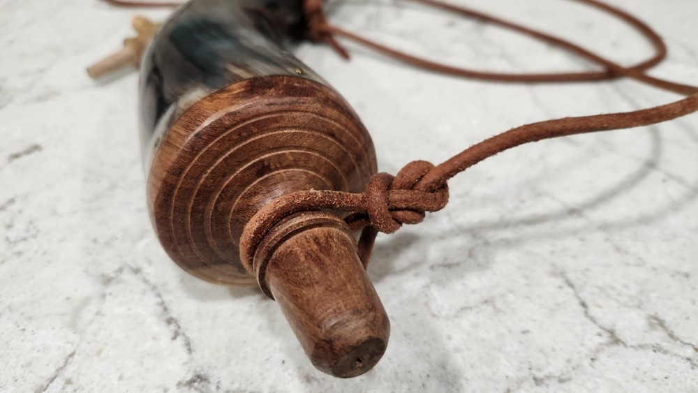 VINTAGE AUTHENTIC 12" BLACK POWDER HORN FUNCTIONAL LEATHER CORD STRAP