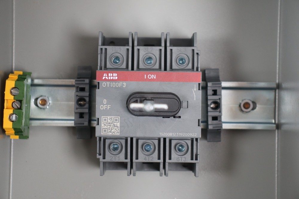 ABB Enclosed Disconnect Switch model EOT100U3M3-P
