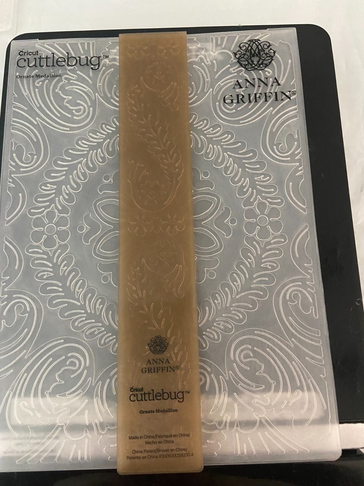 Cricut Cuttlebug Anna Griffin Embossing Folder & Border-SPRING
