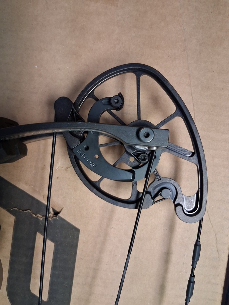 Prime Divide 35/7 Compound Bow Right Hand