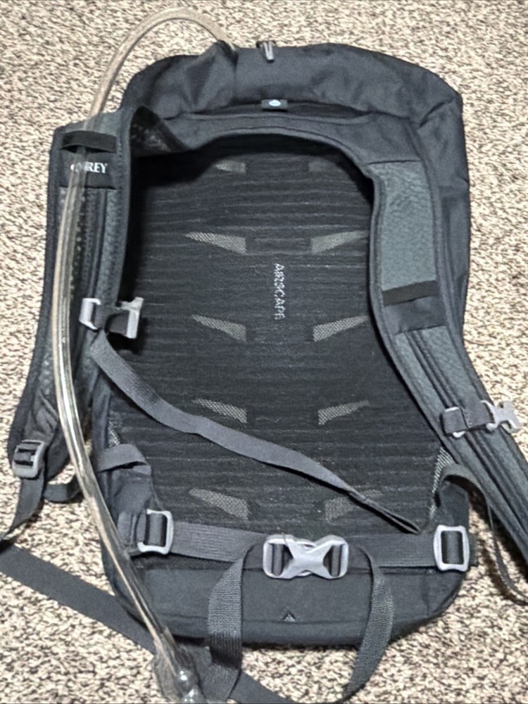 Osprey Daylite Hiking H2O Hydration Backpack Daypack Black W/Comp Logo