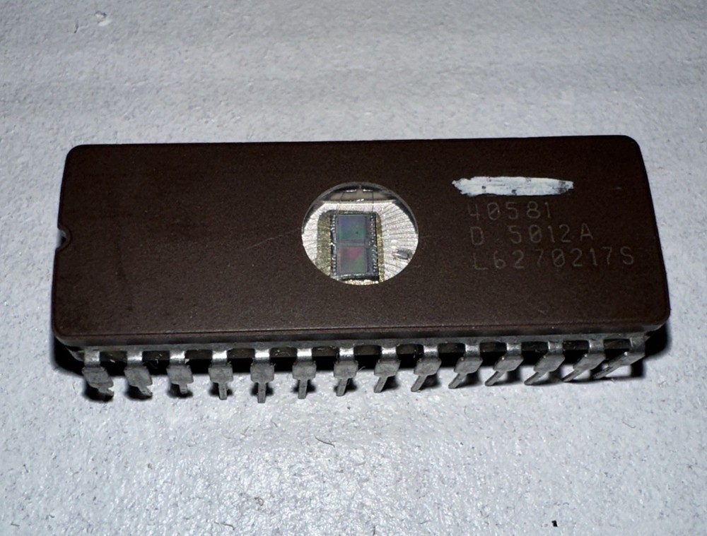 (1pc) 40581  d 5012a   L6270217S UV EPROM Microcontroller Unit IC