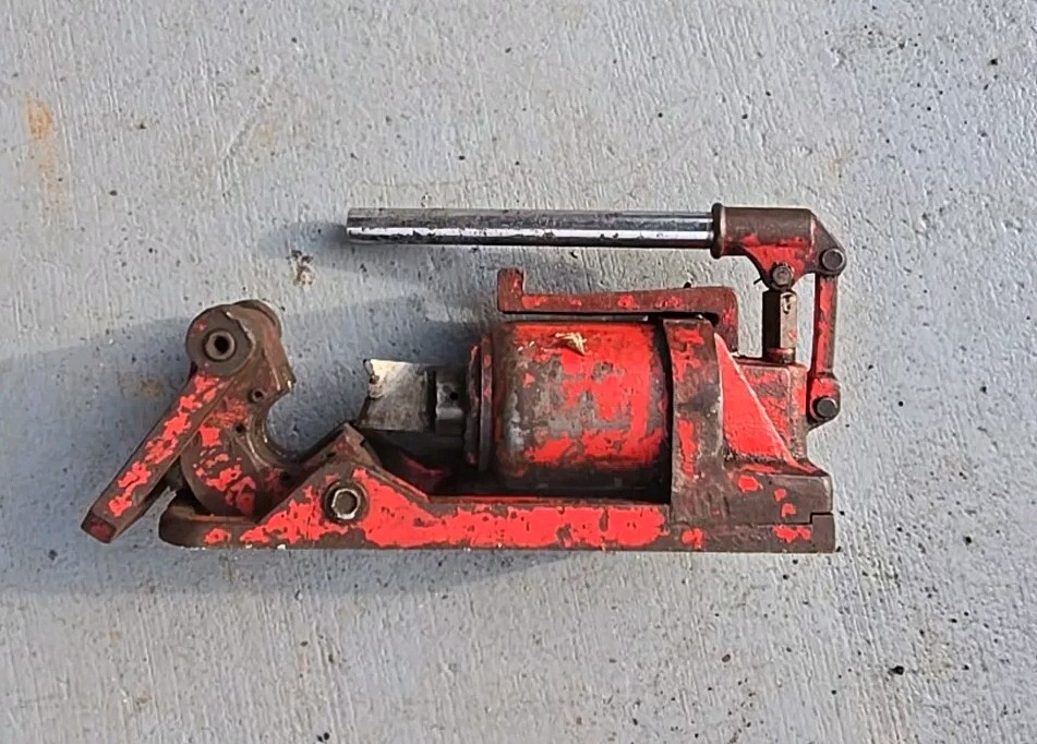 Old Hydraulic Steel Wire Cutter