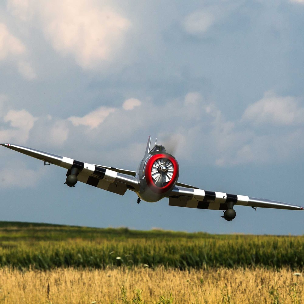 Hangar 9 P-47D Thunderbolt 20cc ARF HAN2990B