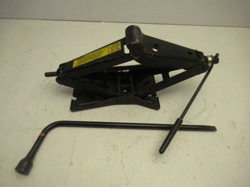 JACK & TOOL KIT FITS 89 SEVILLE