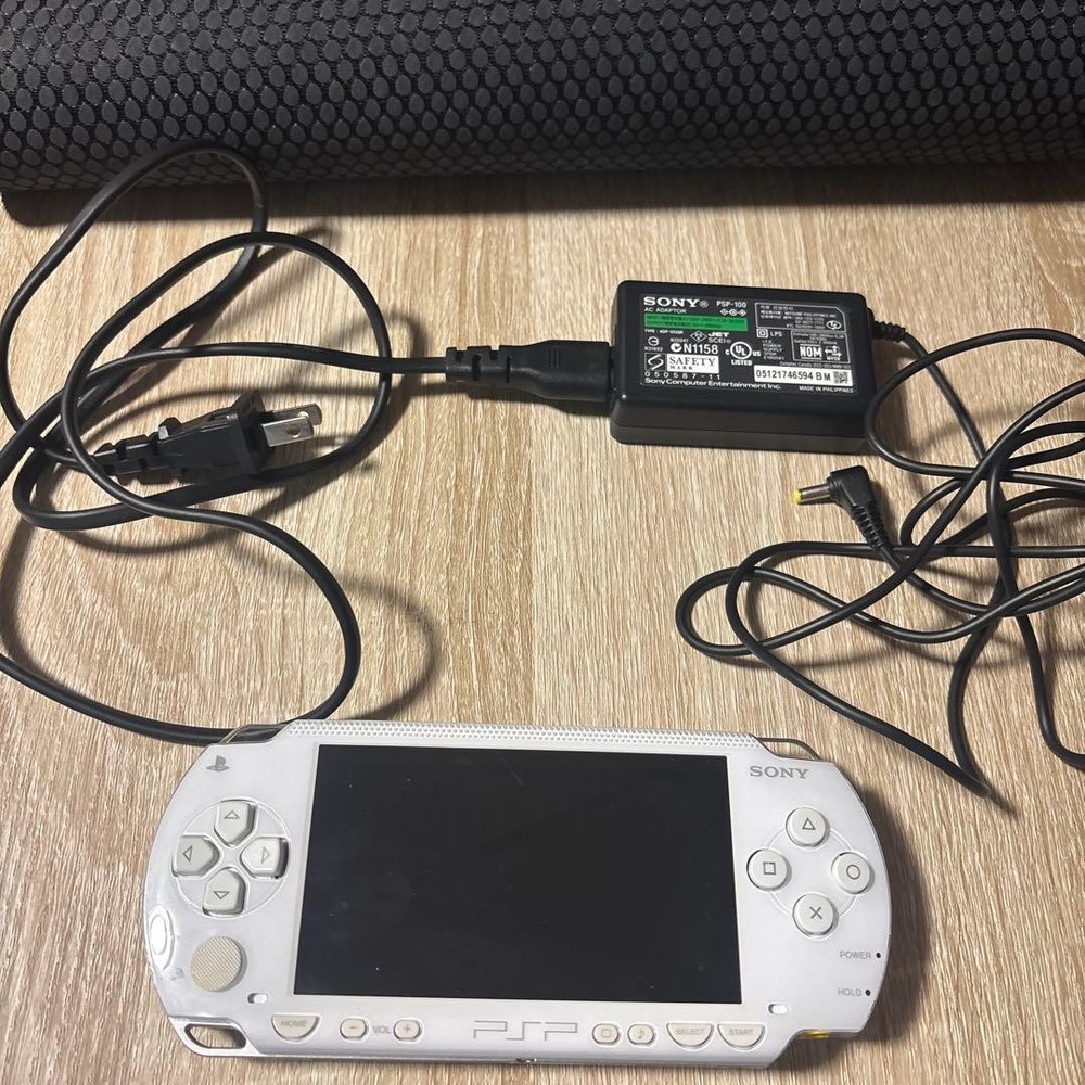 PSP Psp White Body With Cable Operation Check Possible Japan