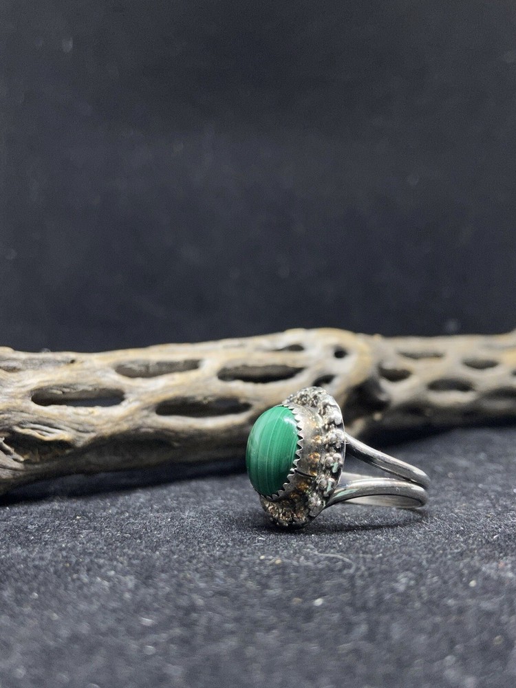 Native American Navajo malachite Sterling Silver circular Ring Size 9.5