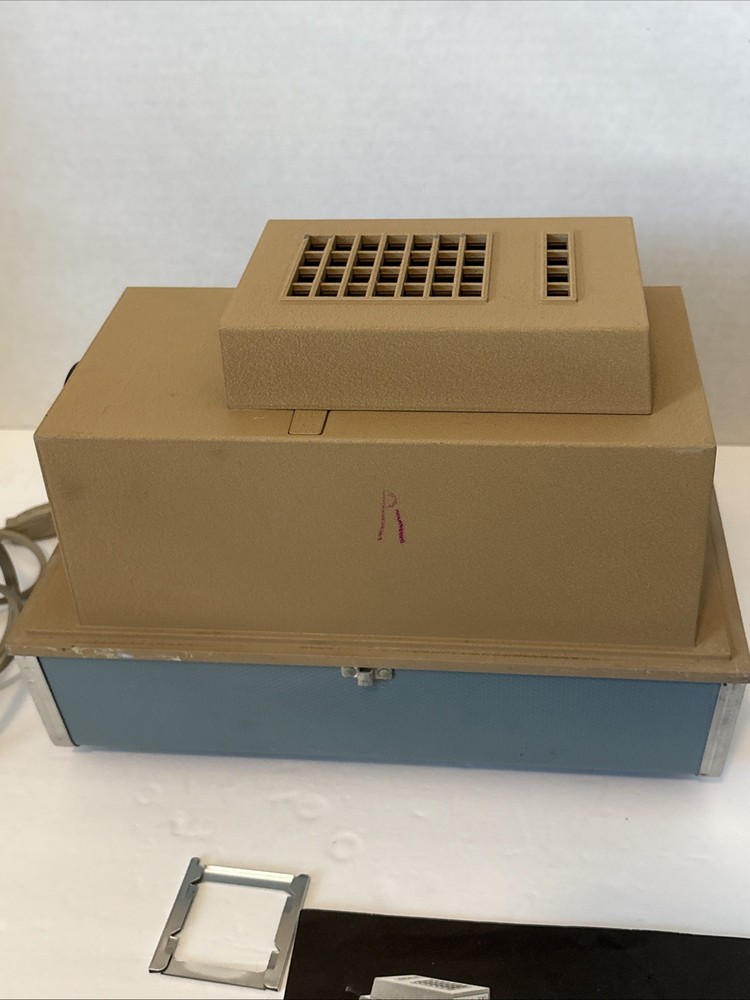 Vintage Argus 300 Model 38 Automatic Slide Projector with Carrying Case