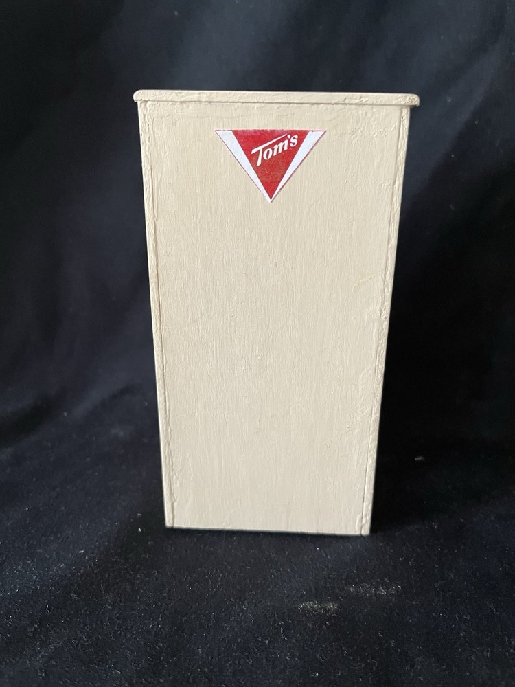 Tom's Peanuts Mini Display Cabinet