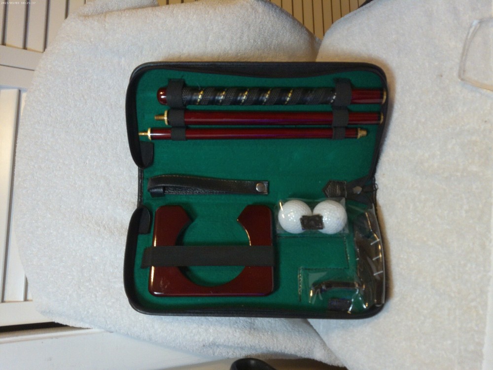 Compact Travel Putting Set With Case New
