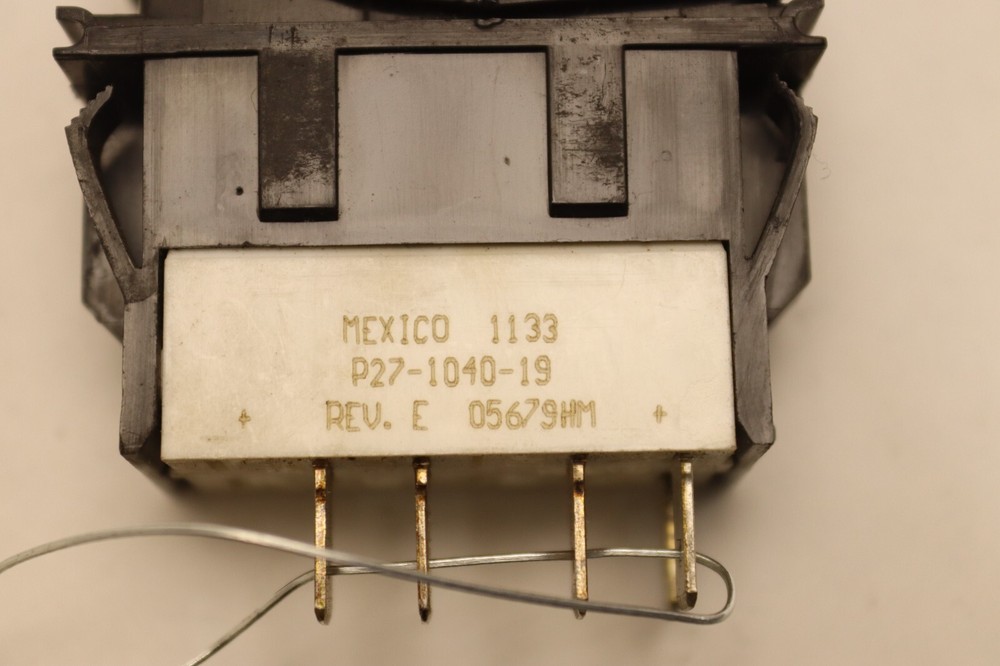 2012 KENWORTH T800 DASH SLEEPER DOME LIGHT SWITCH P27-1040-19 BUTTON OEM