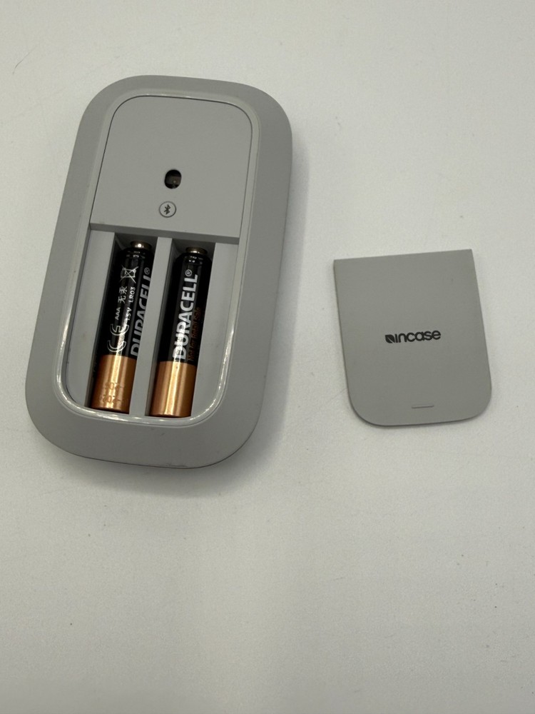 Incase - Modern Mobile Mouse Designed by Microsoft - Wireless - Platinum