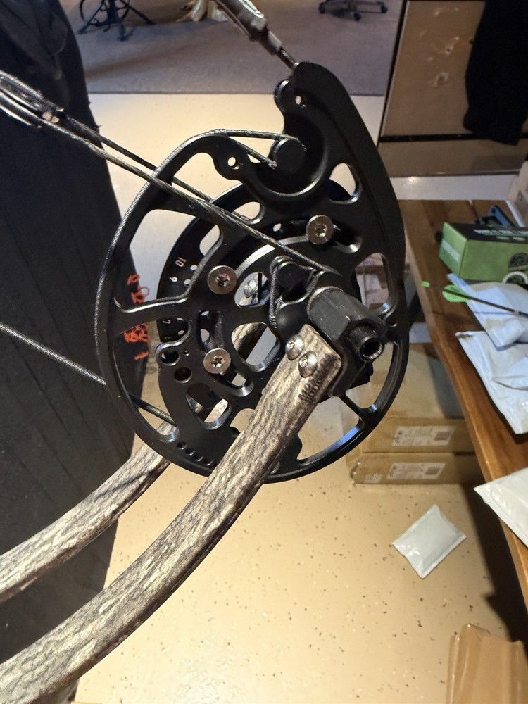 Obsession Bows Ultra Mag BONE Compound Bow Right Hand 29/70