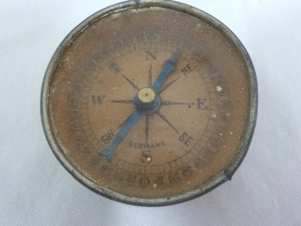 Vintage Hand Held Survival Compass and Mirror Made in Germany   dr39