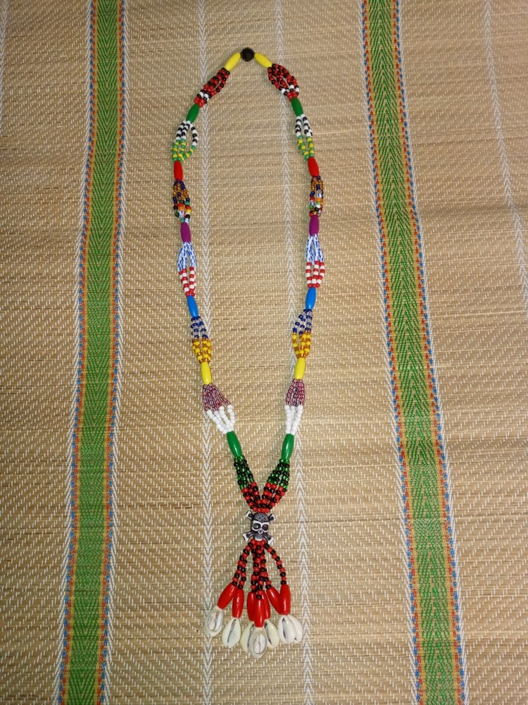 COLLAR DE BANDERA DE CUELLO ( PALO MAYOMBE )