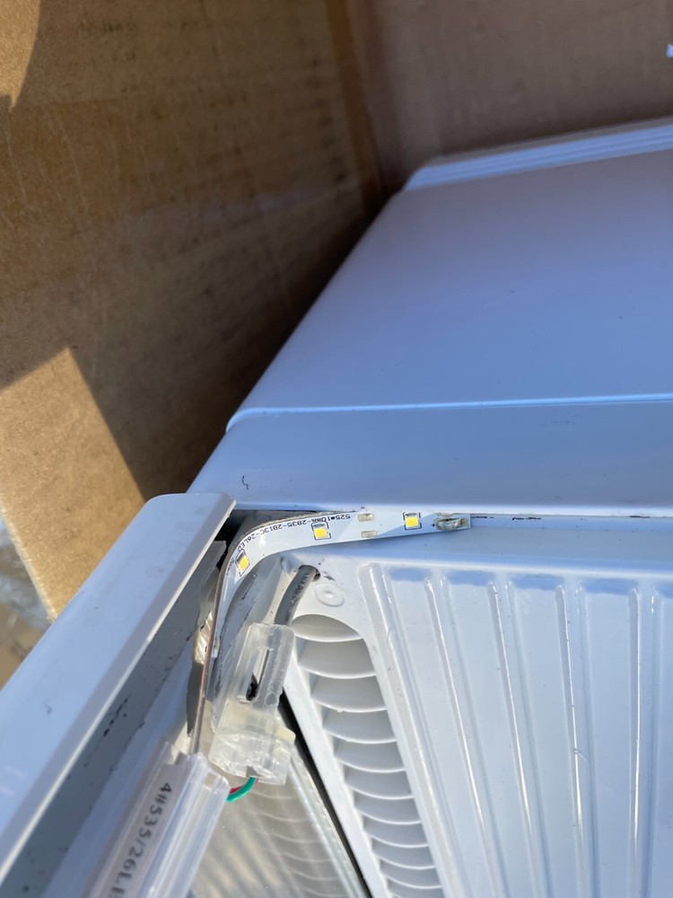 Koolmore CDCU-3C-WH Countertop Refrigerated Display Case - New Broken Item